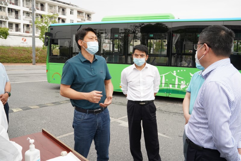 市國資委黨委書記、主任周連文帶隊(duì)到城投公交集團(tuán)、交通樞紐開展疫情防控、安全生產(chǎn)專項(xiàng)檢查